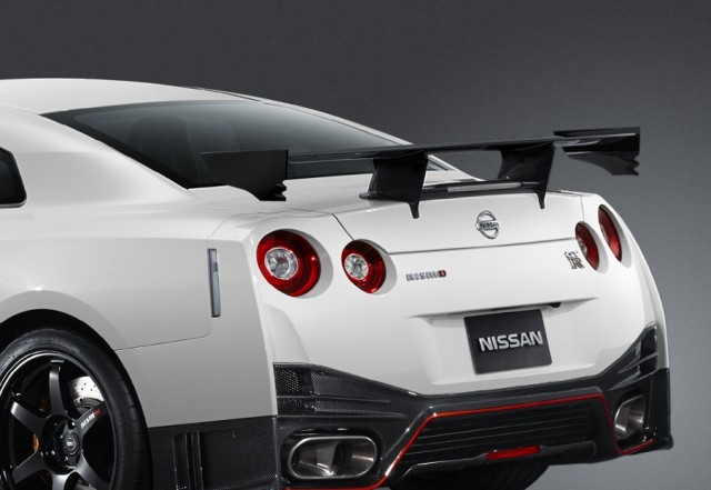 03-2014-Nissan-GTR-Nismo-003