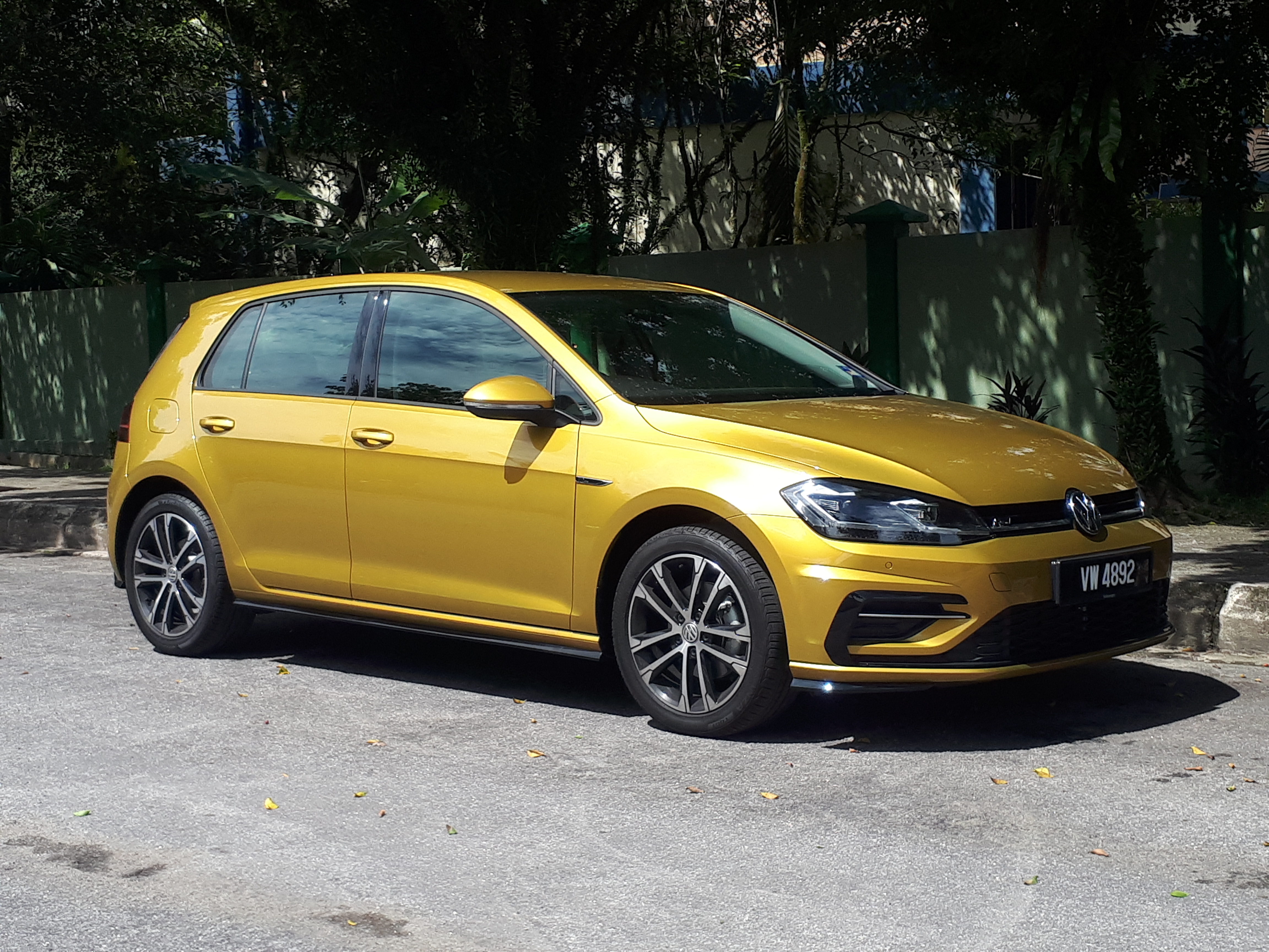nabootsen Voorlopige Stimulans REVIEWED: VW Golf 1.4 TSI R-Line [+Videos] - News and reviews on Malaysian  cars, motorcycles and automotive lifestyle