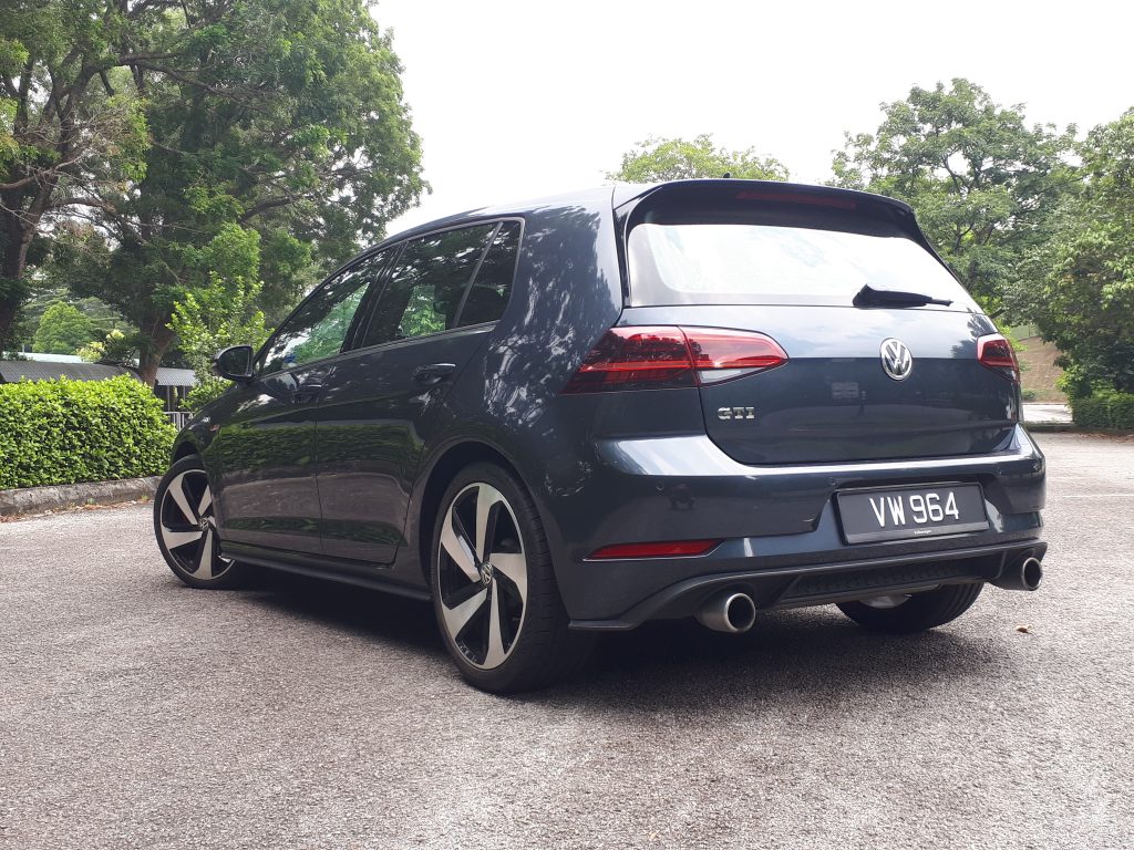 THROWBACK THURSDAY: VW Golf GTi 2.0 TSI Reviewed In 5-Minutes! [+Video ...