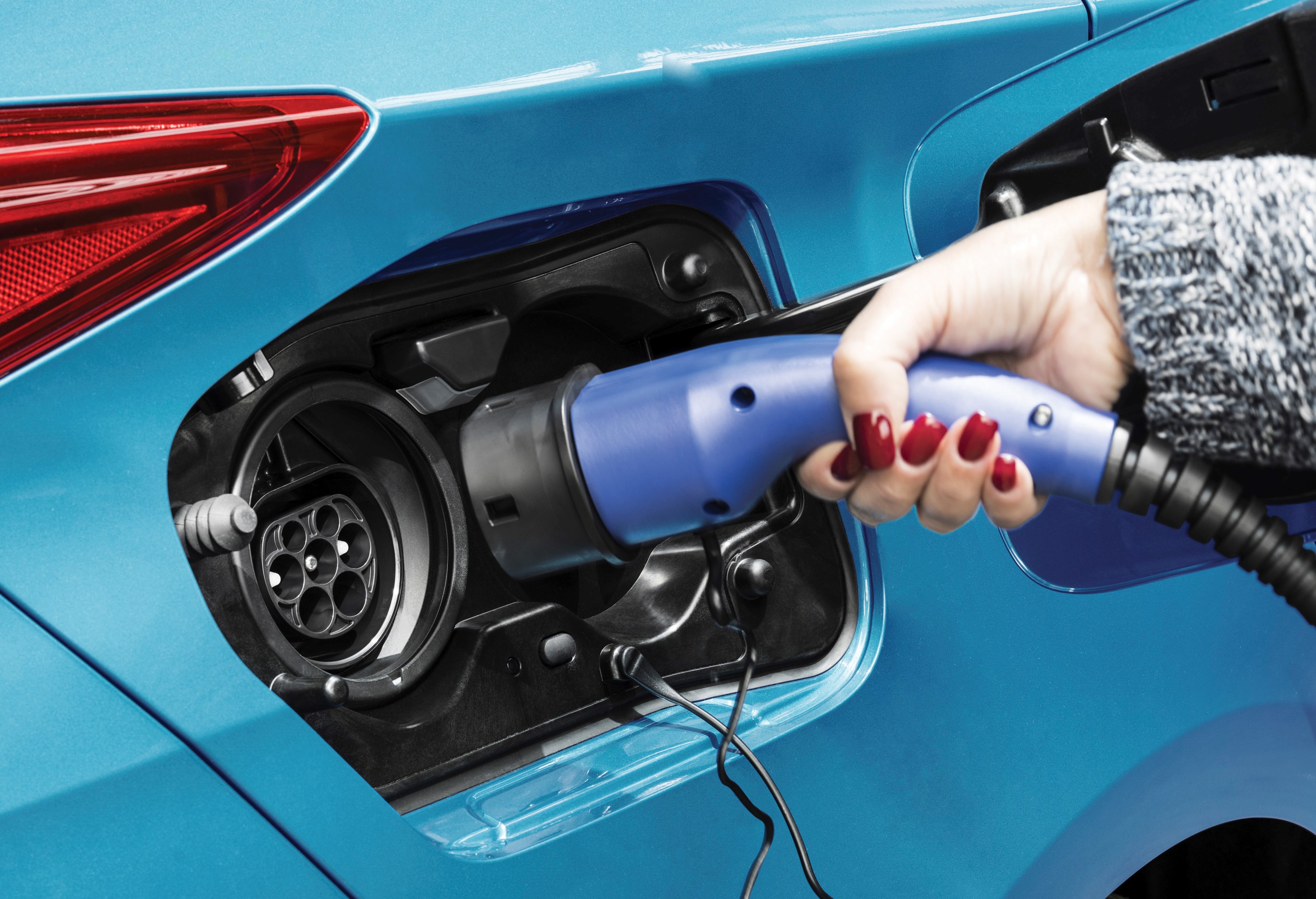 2018 plug in hybrid electric vehicle comparison