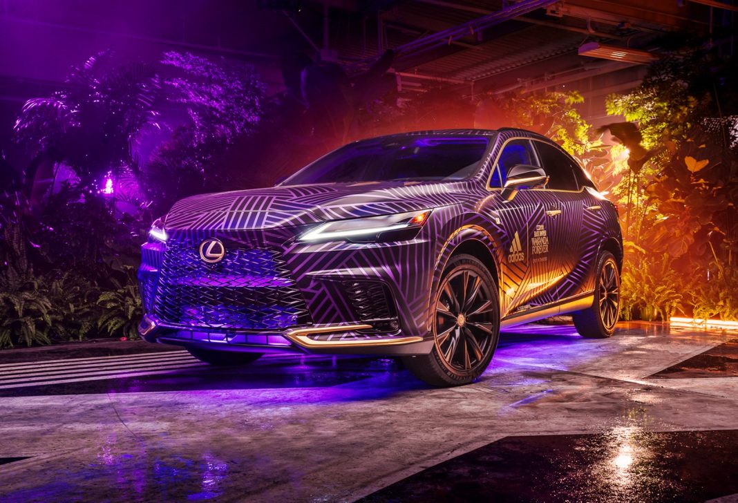 black-panther-wakanda-forever-lexus-rx-500h-f-sport